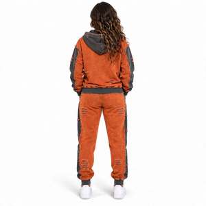 Chándal Personalizado para Mujer con Diseño Desgastado, Ofrece Ilustraciones Personalizadas, Estilos Exclusivos y Fabricación Flexible al por Mayor - Product Image 3
