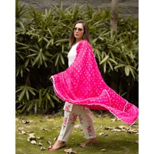 Ensemble de costume en coton brodé de fleurs blanches pour femmes avec dupatta rose, tenue décontractée d'été - Product Image 2