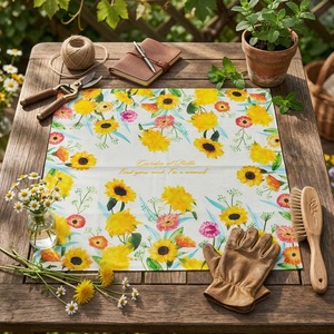 [K-ESSENTIALS] Bandana carré en coton à fleurs jaunes 60s 50x50cm, doux et écologique - Product Image 4