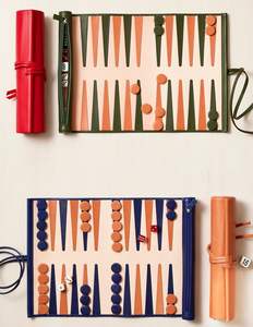 Jeu de backgammon en plastique - Durable et pliable pour les divertissements en plein air - Product Image 6