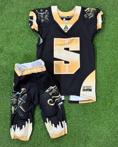 Ensemble uniforme de football américain pour hommes, design sublimé dragon noir et or, maillot sans manches et pantalon, coupe athlétique anti-humidité - Product Image 1