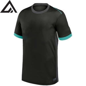 Uniformes de Fútbol Retro de Secado Rápido, Personalizados de Fábrica, Calidad Tailandesa 2026, Económicos, para Clubes y Equipos, Ropa de Fútbol por Ako - Product Image 1