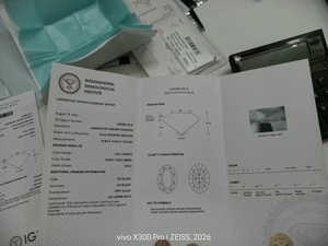 เครื่องประดับซิสมา เพชรแล็บสีเขียวสดใสแฟนซี 10 กะรัต |   พลอยหลวม VVS2 รับรองโดย IGI |   เพชรทรงรี - Product Image 3