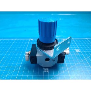 Régulateur de pression pneumatique FESTO LR-D-I-MINI, utilisé comme pièce détachée pour équipement semi-conducteur d'occasion - Product Image 1