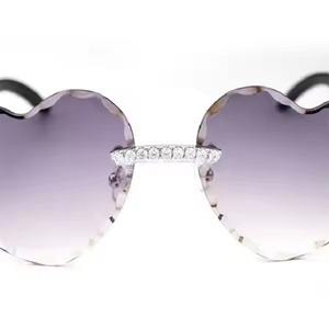 Gafas de Sol Unisex de Lujo en Color Azul con Diamantes Moissanite, Lentes Degradadas, Cómodas y con Diseño de Diseñador para Uso Diario - Product Image 6