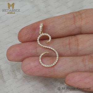 Pendentif fin fait main en or jaune 14 carats avec grand initiales S en diamant naturel pavé, bijoux unisexes en gros - Product Image 6