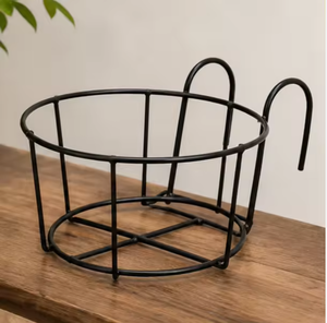 Soporte Metálico para Macetas Colgantes, Cesta para Plantas en Barandilla de Balcón, Soporte de Hierro para Plantas, Estante para Macetas de Jardín Exterior - Product Image 1