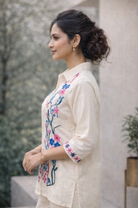 ชุดเซ็ตสีขาวสำหรับผู้หญิง แขนสั้น เหมาะสำหรับใส่ทำงานและไปงานปาร์ตี้ สินค้าขายดี มีจำหน่ายในราคาประหยัด - Product Image 3