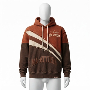 Sudadera con Capucha para Hombre en Color Marrón Oxidado con Rayas Diagonales con Tachuelas, Diseño de Letras Bordadas, Bolsillo Tipo Canguro, Personalizable OEM ODM - Product Image 1