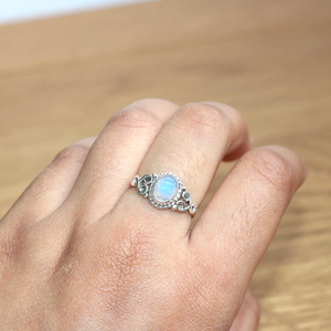 Bague en pierre de lune bleue feu, argent sterling 925, pour tous les jours, cadeau de fiançailles pour elle - Product Image 1