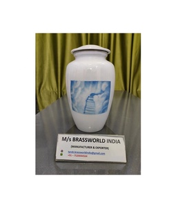 Escaleras pintadas a mano de aluminio para el cielo Urna de cremación para adultos Brassworld India Suministros funerarios - Product Image 1