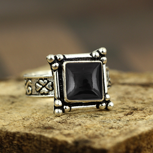 Bague Gourik Bohème Chic en Onyx Noir Sertie de Pierres Précieuses, en Argent Massif 925, Style Rétro Vieilli et Oxydé, Bague de Déclaration - Product Image 3