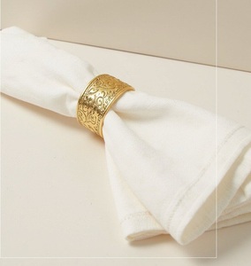 Anneaux de serviette en laiton de designer exclusifs, faits à la main, porte-serviettes de luxe pour table de haute couture et décoration d'hôtel - Product Image 2