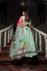Lehenga Choli vert menthe évasé avec dupatta fleuri et bordure argentée | Tenue Traditionnelle Ethnique Festive pour Femmes pour Mariages et Soirées - Product Image 4