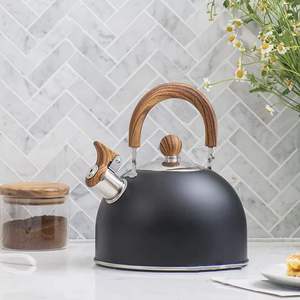 Bouilloire sifflante moderne en acier inoxydable noir mat avec poignée en bois, compatible induction et gaz - Product Image 1