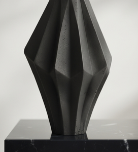 Vase décoratif en métal noir de luxe, moderne, à facettes angulaires, pour la maison, le bureau, le hall, la décoration intérieure - Product Image 2