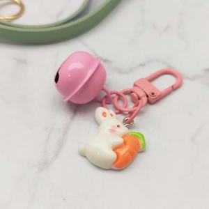 Porte-clés en résine et métal adorable, mignon et doux, rose pastel, avec clochette, lapin et carotte, tendance mode, pour filles et femmes, à utiliser au quotidien - Product Image 6