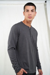 เสื้อเชิ้ตแขนยาวผู้ชายผ้าฝ้ายทรงปกติสีกรมท่า ชิ้นส่วนที่เข้ากับตู้เสื้อผ้าได้หลากหลาย - Product Image 1