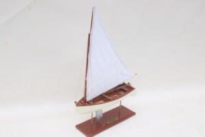 Barco de pesca americano de madera hecho a mano por DINHY, pintado de blanco - Product Image 2