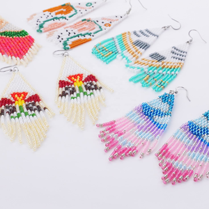 Boucles d'oreilles pendantes artisanales pour femme, motif cactus à pompons, ciel bleu, lune, soleil, rose pastel, perles Miyuki, par MD HANDICRAFTS - Product Image 3