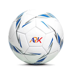 Ballon de football professionnel de qualité supérieure, durable, performant, avec une forme qui se maintient fièrement. - Product Image 1