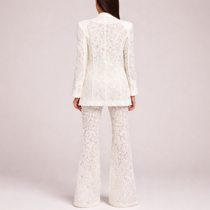 Traje de Pantalón de Dos Piezas con Encaje Blanco de Ganchillo |   Blazer y Pantalones de Encaje Guipur Floral de Diseñador |   Elegante Conjunto Coordinado para Después de la Fiesta - Product Image 2