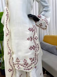 Conjunto de Salwar Kameez Bordado para Mujer con Dupatta, Traje Étnico con Bordado Floral, para Fiestas y Bodas - Product Image 2