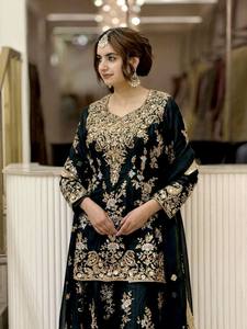Traje Tradicional Indio-Pakistaní Negro Bordado para Mujer con Diseño Floral Dorado, Largo hasta el Suelo, Corte Regular, para Bodas - Product Image 3