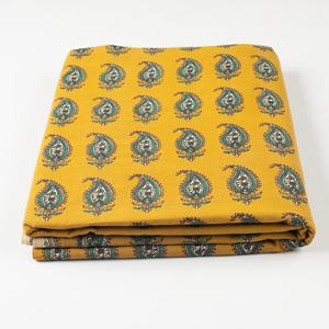 Tissu imprimé à la main en coton biologique 100% indien traditionnel Bagru, à motifs floraux, pour vêtements, en provenance d'Inde - Product Image 1