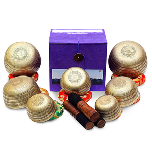Juego de cuencos tibetanos de latón hechos a mano con mazas de madera y cojines de seda, disponible a precios de mayorista. - Product Image 6