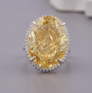 แหวนเพชรทรงรีสีเหลืองแฟนซีทรงโอวัล ได้รับการรับรองจาก IGI แบบวินเทจ ประดับเพชรแล็บโกรว์ พร้อมวงแหวนพาเว่ ทองคำแท้ 18K สำหรับเป็นของขวัญหมั้นและแต่งงาน - Product Image 1
