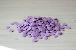 Botón de Chocolate Sólido Compuesto, Fabricación OEM/ODM, Botón de Chocolate con Arándanos HALAL, Proveedor de Galletas de Cacao para Panadería, Buen Precio - Product Image 3