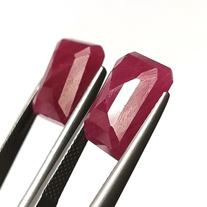Ensemble de 2 pierres précieuses en rubis corindon naturel africain de 20 carats, taille émeraude, facettées, pour la fabrication de bijoux - Product Image 3