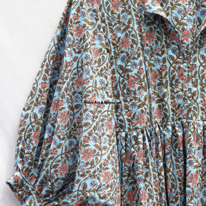 Belle robe en coton à motifs floraux, imprimée à la main, pour un usage décontracté. - Product Image 4
