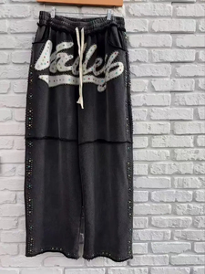 Ensemble de survêtement unisexe personnalisé noir avec fermeture éclair ornée de strass, sweat à capuche et pantalon streetwear coupe ample longueur intégrale pour l'automne - Product Image 3