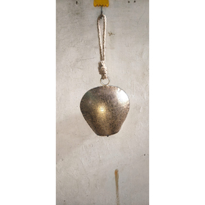 Campanas Colgantes de Metal Hechas a Mano para Navidad, Estilo Shabby Chic, con Grabado Floral, Campanas de Vaca con Cuerda de Yute, Decoración Vintage de Latón para Granja - Product Image 6