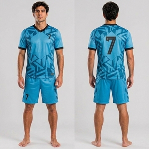 Vêtements de sport légers et performants pour uniformes de football, conçus avec des coutures durables et un tissu respirant pour une mobilité flexible. - Product Image 5