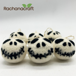 Adornos Decorativos Hechos a Mano para Pared con Forma de Bolas de Fantasma de Lana para Halloween, Ecológicos y Hechos con Técnica de Fieltro, Estilo Jack Skellington - Product Image 2