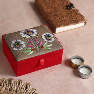 Boîte à bijoux de mariée de créateur, couleur personnalisée, perles, fermeture magnétique, gravée, luxe, décoration intérieure, cadeau, taille et logo personnalisables - Product Image 1