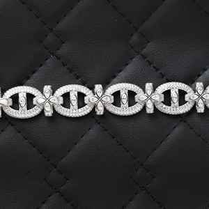 Bracelet tendance personnalisé Iced Clover pour femme, en argent sterling 925 massif plaqué or, serti de moissanite VVS couleur D, avec griffes brillantes - Product Image 5