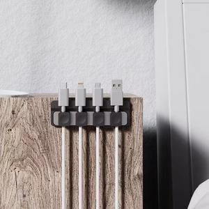 Nuovissimo Organizzatore di Cavi 2026, Portacavi Magnetico da Scrivania con 4 Clip Magnetiche per Cavi - Product Image 5