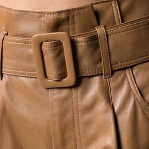 Pantalones Cortos de Cuero Ecológicos Impermeables para Mujer, Diseño Novedoso con Cintura Media y Presillas, Cierre de Botones, Precio de Fábrica 2026 - Product Image 5