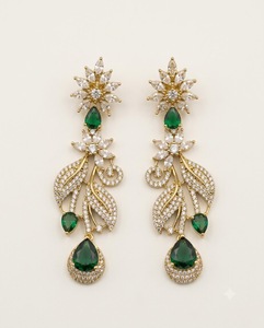 Pendientes largos con dijes de flor y hoja, piedras AD y piedras brillantes con corte de pera, chapados en oro antiguo, colección de pendientes para fiesta. - Product Image 4