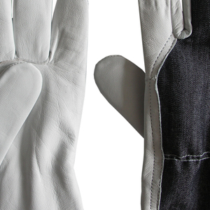 Gants de travail Vantrex Industries blancs et noirs en polyester/coton/métallique, longueur poignet, élastiques, rayés, compatibles écran tactile, sans aiguille - Product Image 4