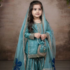 ชุดเซ็ตเสื้อผ้าไหมเนื้อหนักสำหรับงานปาร์ตี้ ดีไซน์ใหม่มาแรง พร้อมเสื้อท่อนบนและกางเกงชาราร่า พร้อมผ้าคลุมไหล่ - Product Image 1