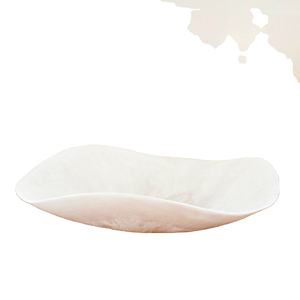 Plato de Servir Pulido a Mano con Borde Ondulado Blanco de Resina, Ecológico, Origen Indio, Apto para Lavavajillas, Arte Moderno, Estilo Antiguo, para Fiestas - Product Image 1