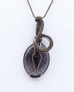 Collier en agate naturelle avec pendentif enroulé de fil de cuivre |   Collier artisanal bohème en pierres précieuses - Product Image 1