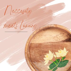 Plateau de service rond en bois naturel, bois traité, avec motif floral peint à la main, plateau décoratif disponible à la vente - Product Image 2