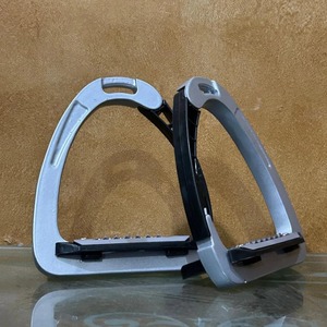 Estribos de Seguridad Profesionales para Caballos, Ligeros, de Aluminio, de Liberación Rápida, para Equitación Inglesa y Western, con Logotipo Personalizado, OEM, ODM - Product Image 1