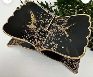 El acabado en resina negra y dorada realza la belleza del Rehel, convirtiéndolo en un compañero perfecto para la recitación diaria del Corán. - Product Image 4